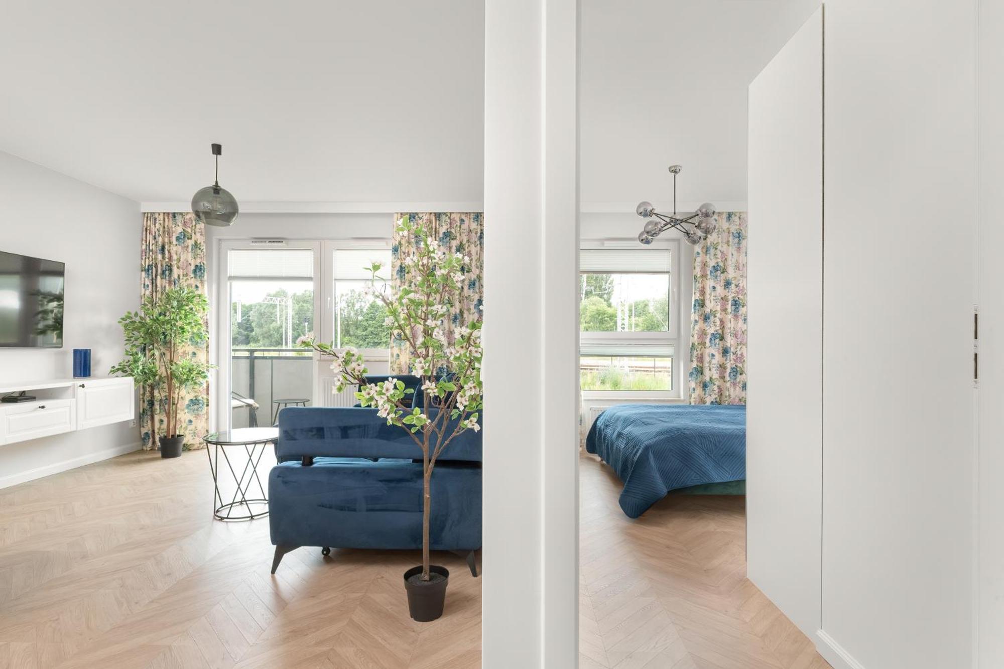 Latarnikow Estate With Balcony & Parking By Renters Apartment *