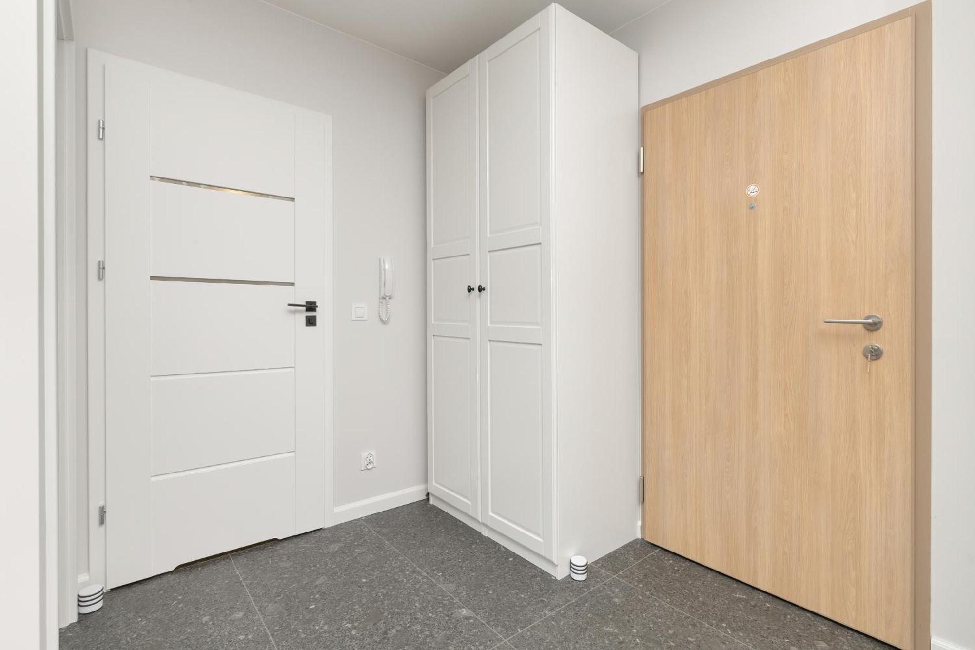 Latarnikow Estate With Balcony & Parking By Renters Apartment *