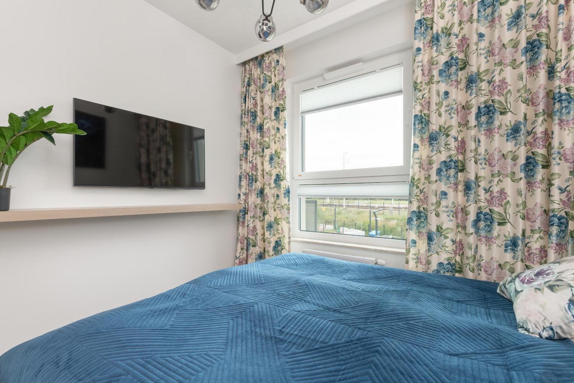 Latarnikow Estate With Balcony & Parking By Renters * Gdansk