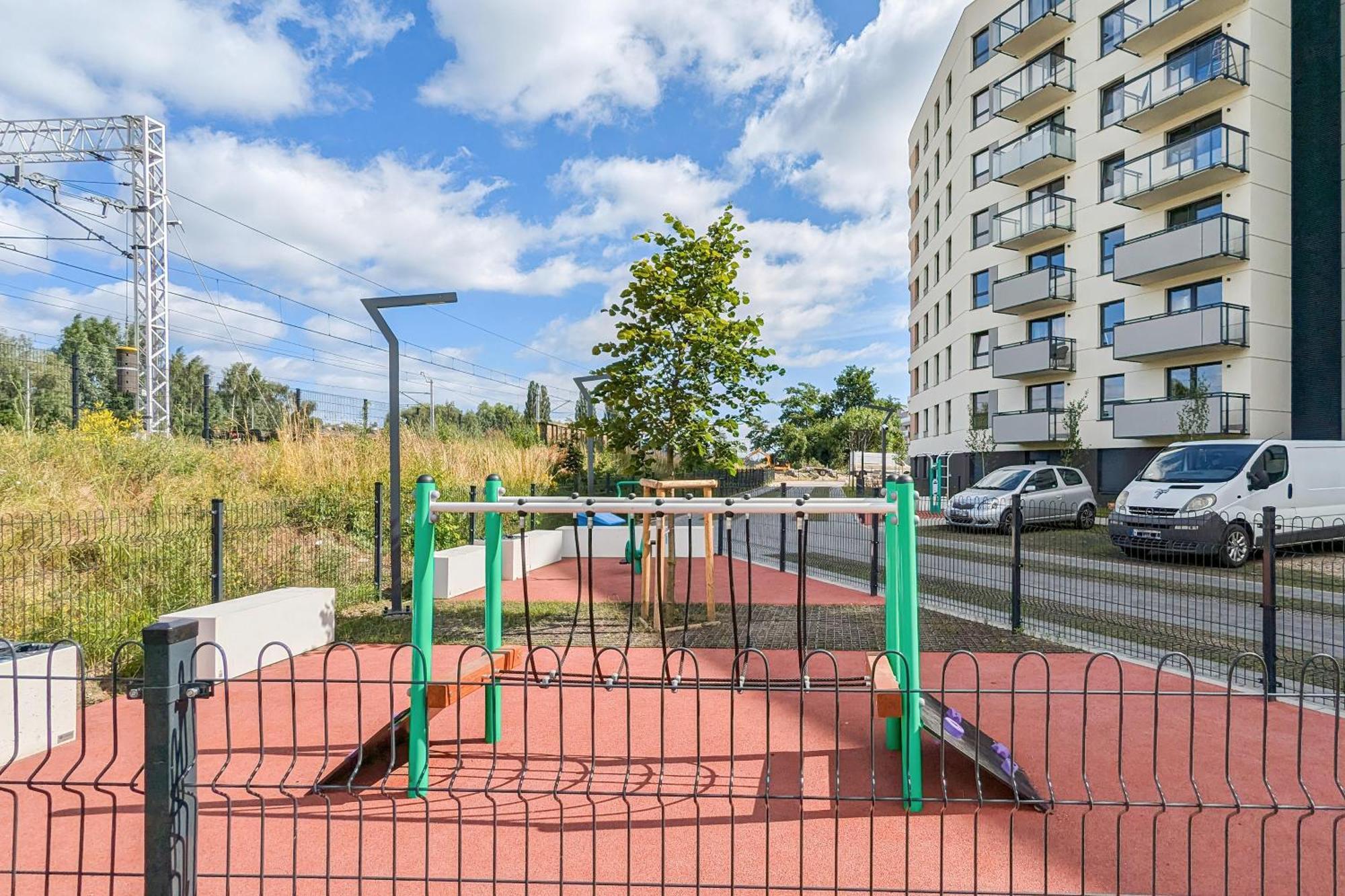 Latarnikow Estate With Balcony & Parking By Renters Apartment *
