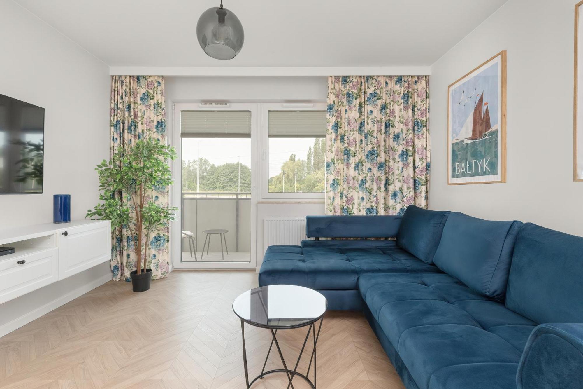 Latarnikow Estate With Balcony & Parking By Renters Gdansk