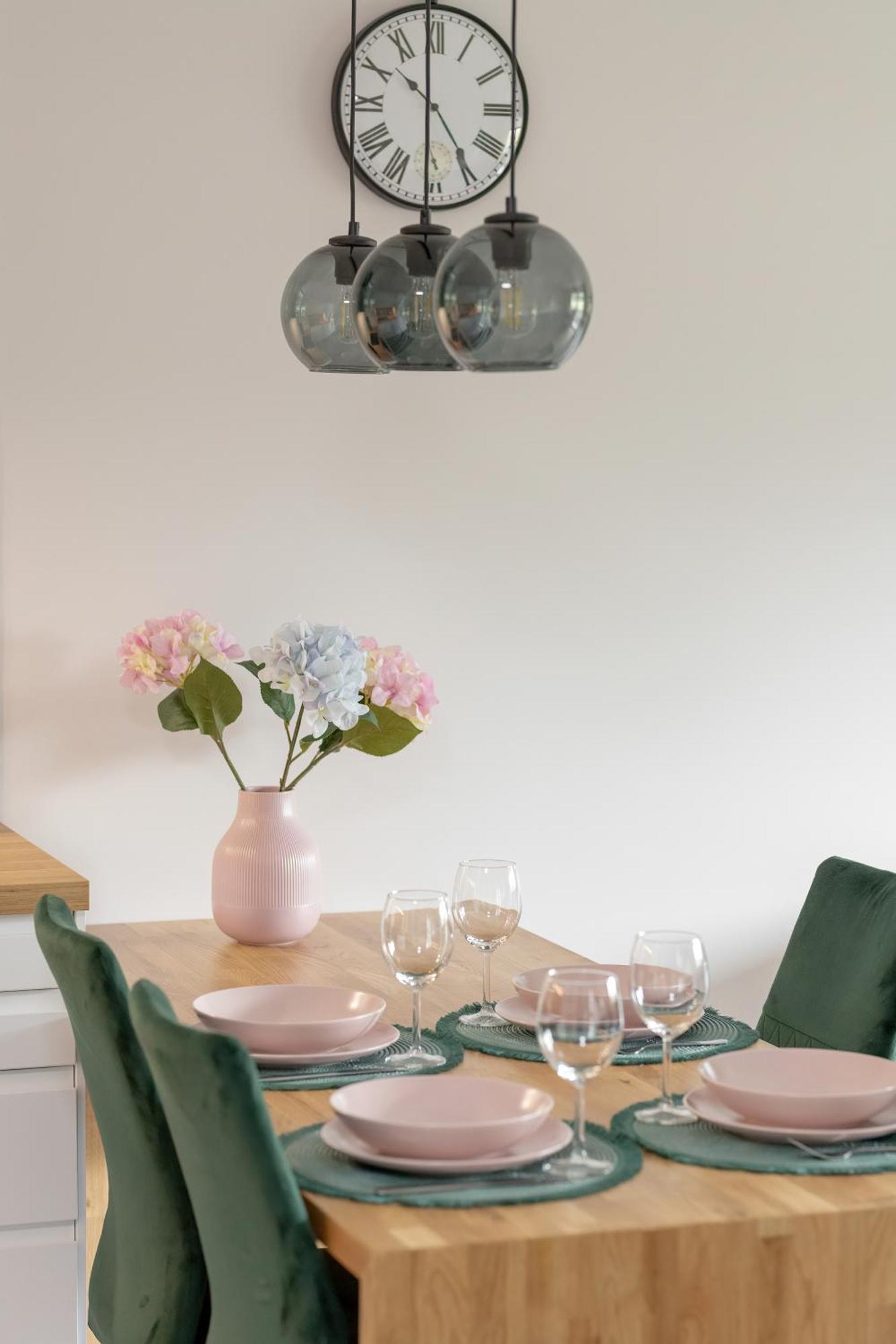 Latarnikow Estate With Balcony & Parking By Renters Apartment